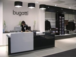 Магазин одежды «Bugatti»